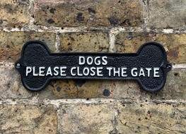 dogs close the gate plaque
