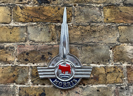 aluminium Morris bonnet logo